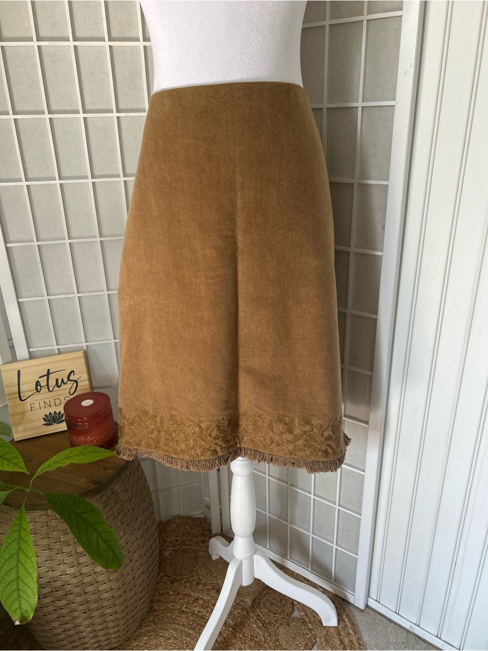 Company Ellen Tracy Mocha Suede Embroidered Midi Skirt Size 16